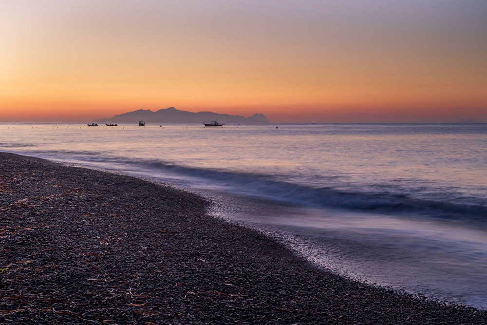 Plage de Perivolos