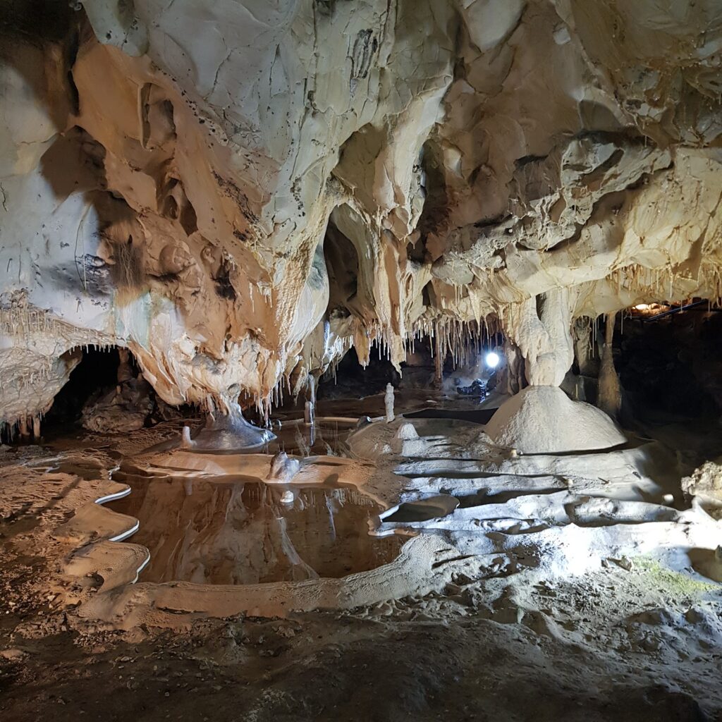 Grottes de Thouzon